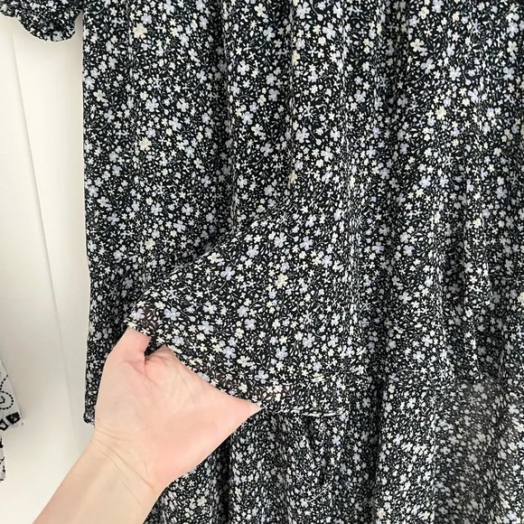 • 3 dresses! • - Picture 8 of 10